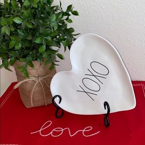 NWT Rae Dunn “XOXO” Heart Plate